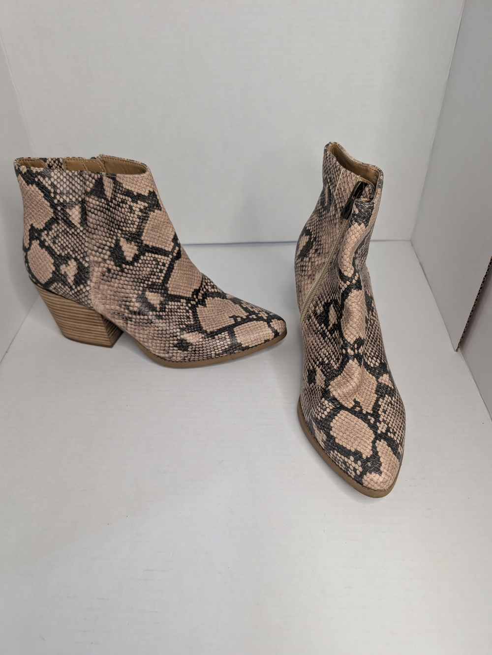 Sun + Stone Womens Snake Print Ankle Bootie Side Zip Pointed Toe US 9 EU 40